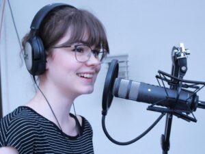 Mehr über den Artikel erfahren Schule auf Sendung: Wie Schulradio Partizipation hörbar macht